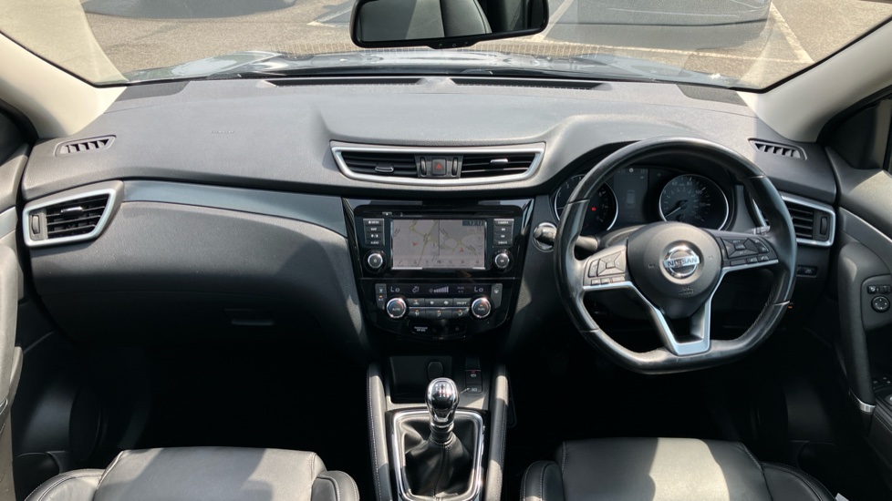 Nissan Qashqai 1.3 DiG-T N-Motion 5dr Petrol Hatchback - Image 10