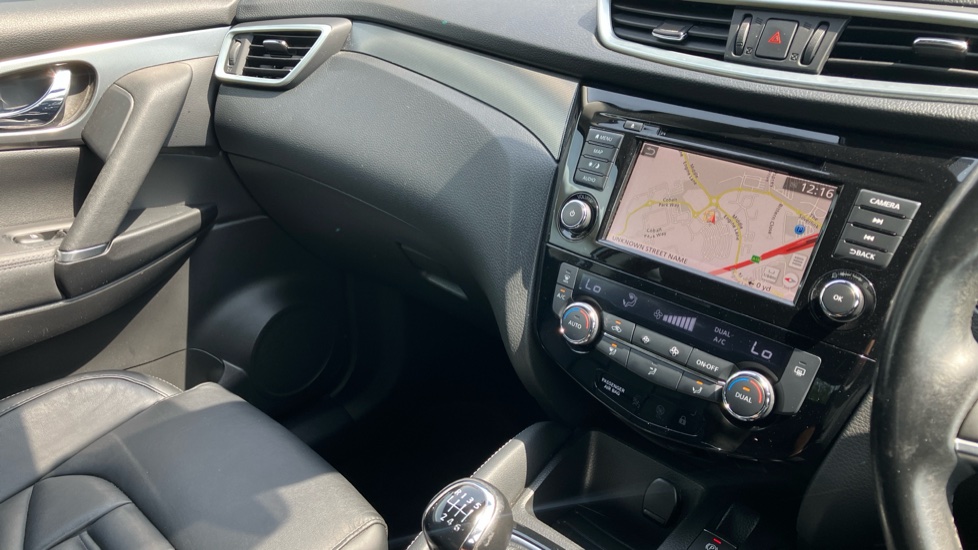 Nissan Qashqai 1.3 DiG-T N-Motion 5dr Petrol Hatchback - Image 14