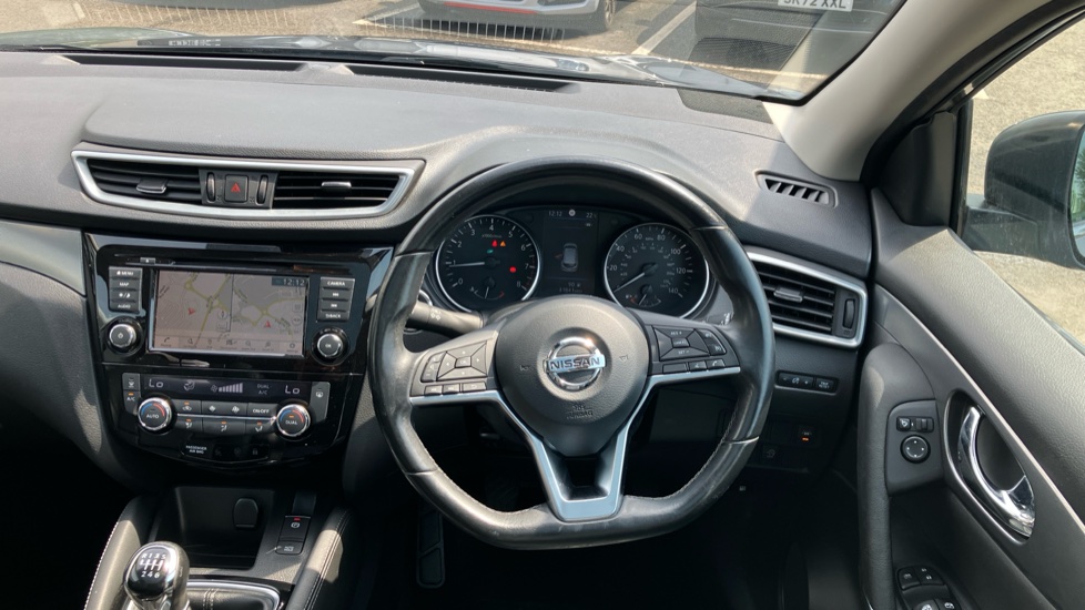 Nissan Qashqai 1.3 DiG-T N-Motion 5dr Petrol Hatchback - Image 27
