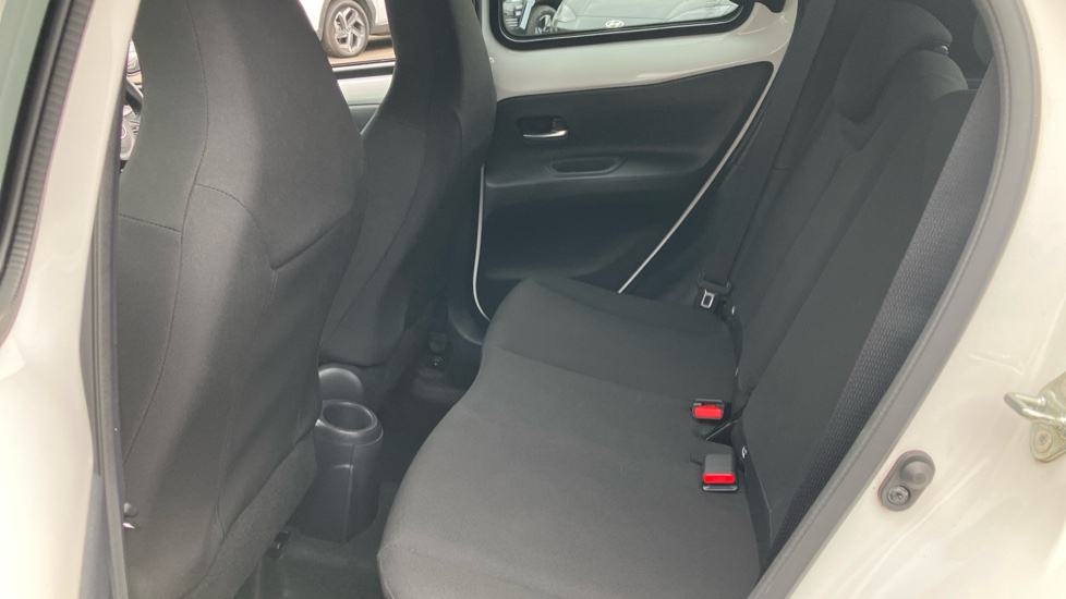 Toyota Aygo X 1.0 VVT-i Edge 5dr Petrol Hatchback - Image 16