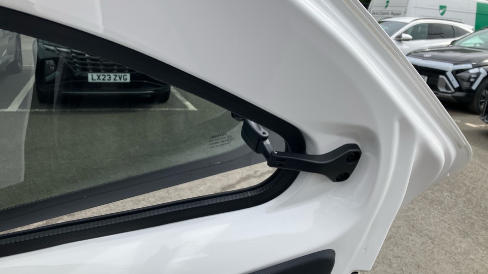 Toyota Aygo X 1.0 VVT-i Edge 5dr Petrol Hatchback - Image 24