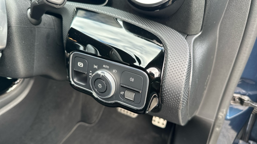 Mercedes-Benz A-Class A180 AMG Line Executive 5dr Auto Petrol Hatchback - Image 30