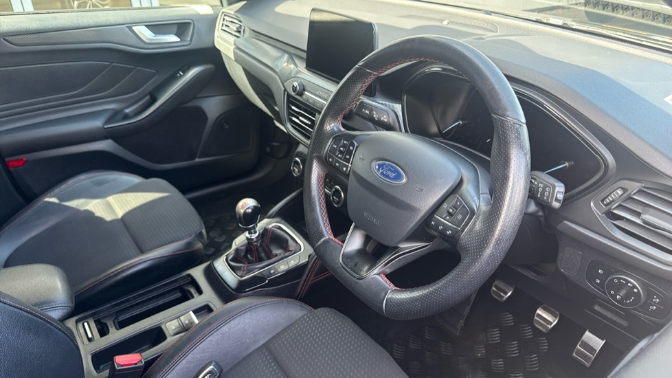 Ford Focus 1.0 EcoBoost 125 ST-Line X 5dr Petrol Hatchback - Image 11