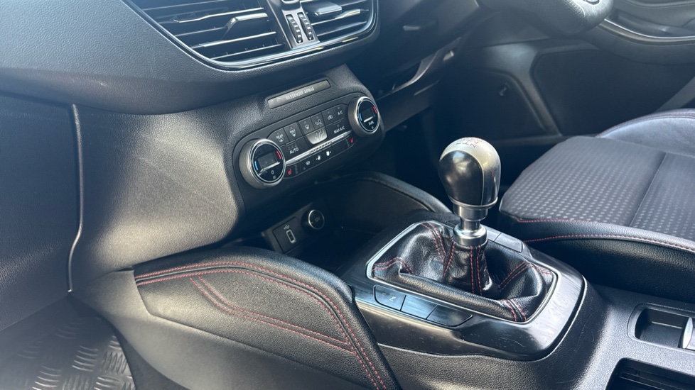 Ford Focus 1.0 EcoBoost 125 ST-Line X 5dr Petrol Hatchback - Image 13