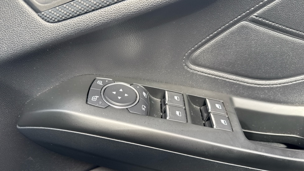 Ford Focus 1.0 EcoBoost 125 ST-Line X 5dr Petrol Hatchback - Image 32