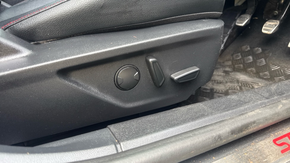 Ford Focus 1.0 EcoBoost 125 ST-Line X 5dr Petrol Hatchback - Image 51