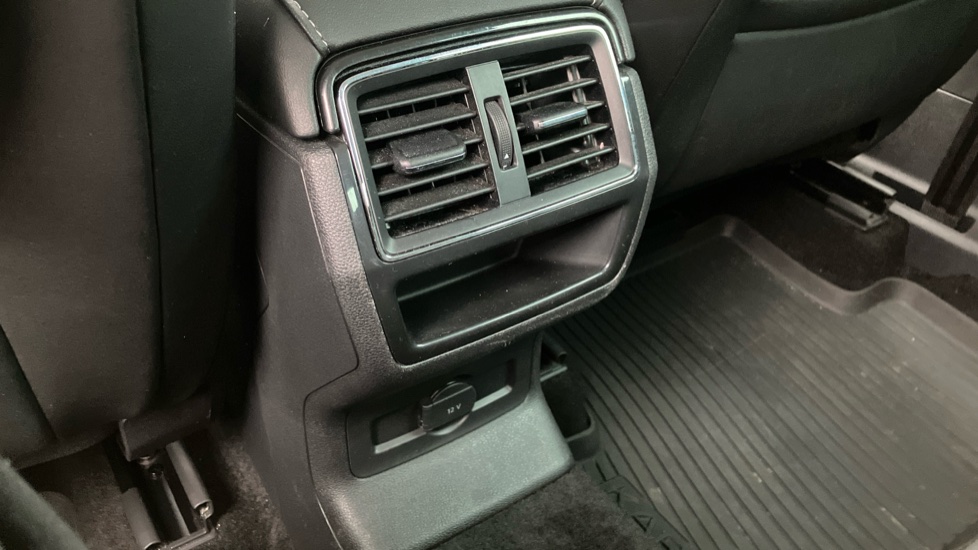 Skoda Karoq 1.5 TSI SE L 5dr DSG Petrol Estate - Image 27