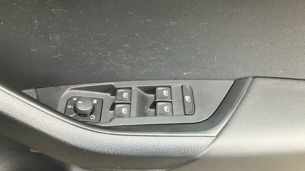 Skoda Karoq 1.5 TSI SE L 5dr DSG Petrol Estate - Image 29