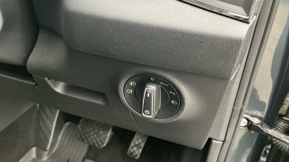 Skoda Karoq 1.5 TSI SE L 5dr DSG Petrol Estate - Image 30