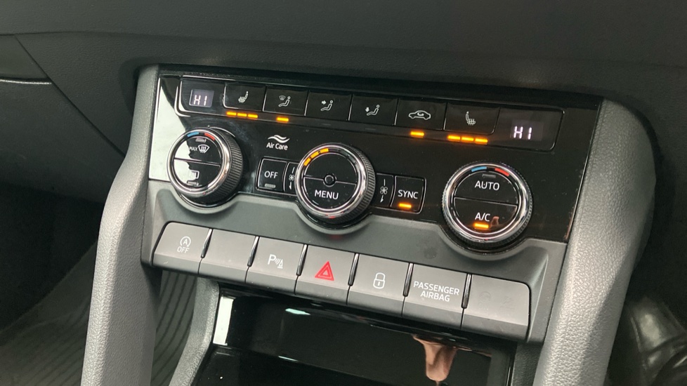 Skoda Karoq 1.5 TSI SE L 5dr DSG Petrol Estate - Image 33