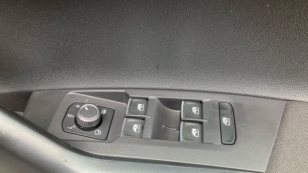 Volkswagen Taigo 1.0 TSI 110 R-Line 5dr DSG Petrol Hatchback - Image 26
