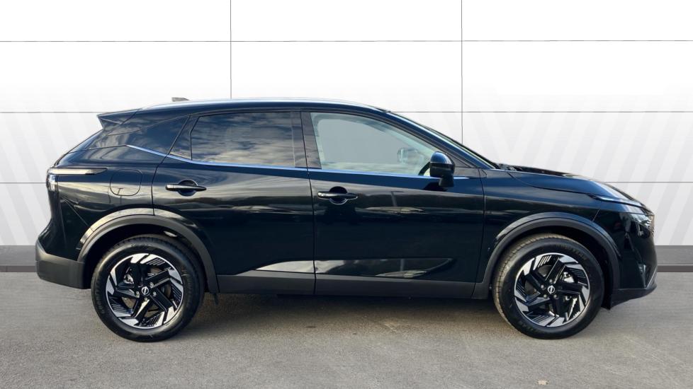 Nissan Qashqai 1.3 DiG-T MH N-Connecta 5dr Petrol Hatchback - Image 5