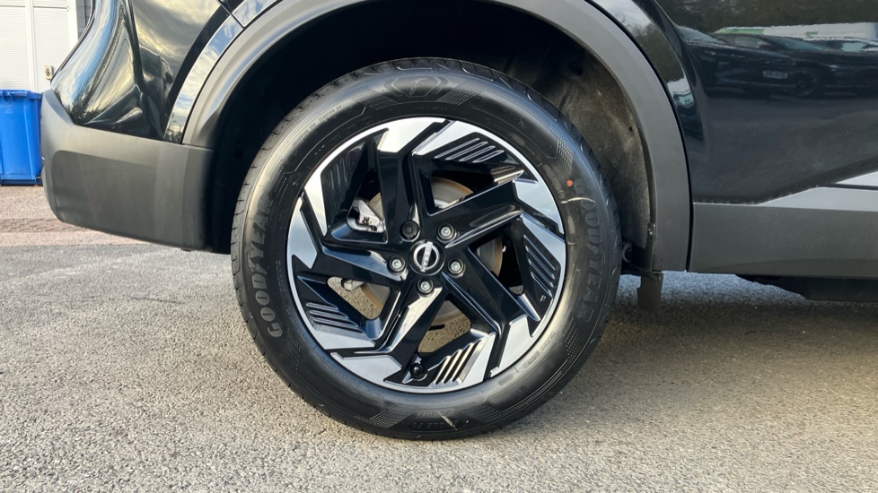 Nissan Qashqai 1.3 DiG-T MH N-Connecta 5dr Petrol Hatchback - Image 7