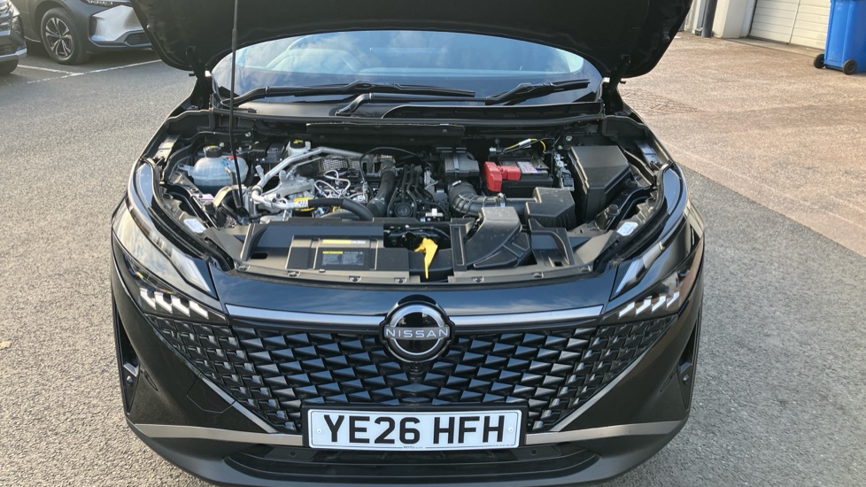Nissan Qashqai 1.3 DiG-T MH N-Connecta 5dr Petrol Hatchback - Image 8