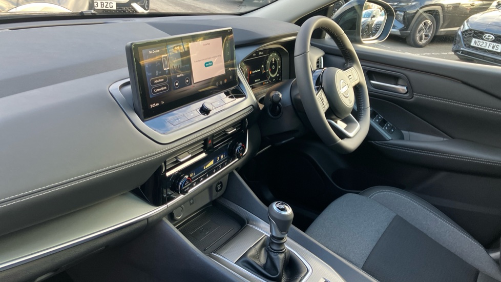 Nissan Qashqai 1.3 DiG-T MH N-Connecta 5dr Petrol Hatchback - Image 9