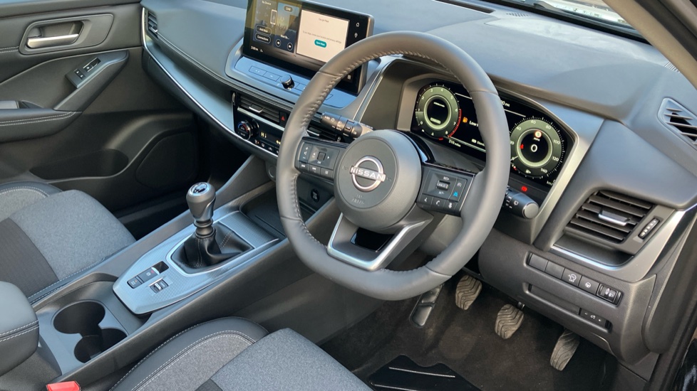 Nissan Qashqai 1.3 DiG-T MH N-Connecta 5dr Petrol Hatchback - Image 11