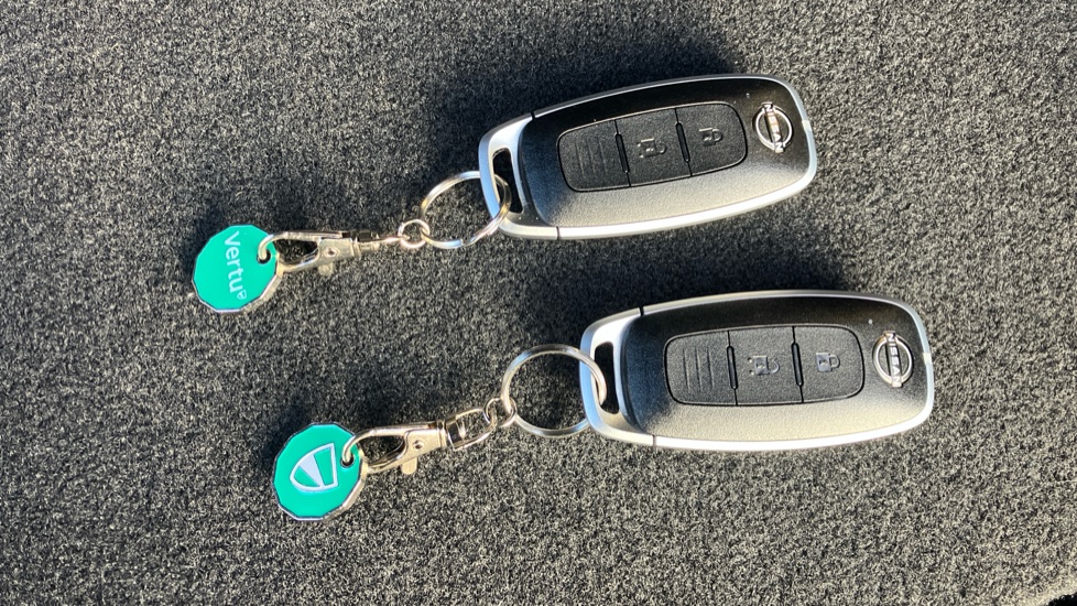 Nissan Qashqai 1.3 DiG-T MH N-Connecta 5dr Petrol Hatchback - Image 20