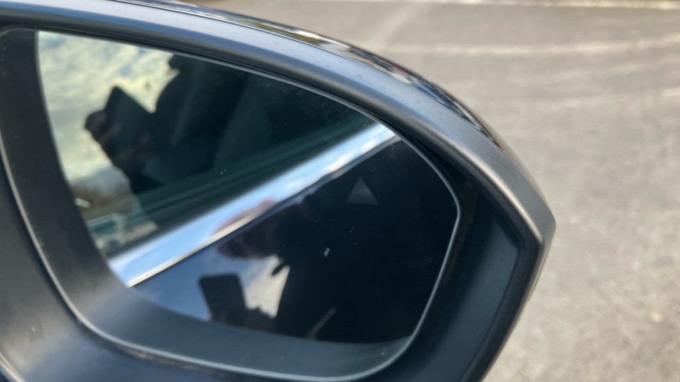 Nissan Qashqai 1.3 DiG-T MH N-Connecta 5dr Petrol Hatchback - Image 23