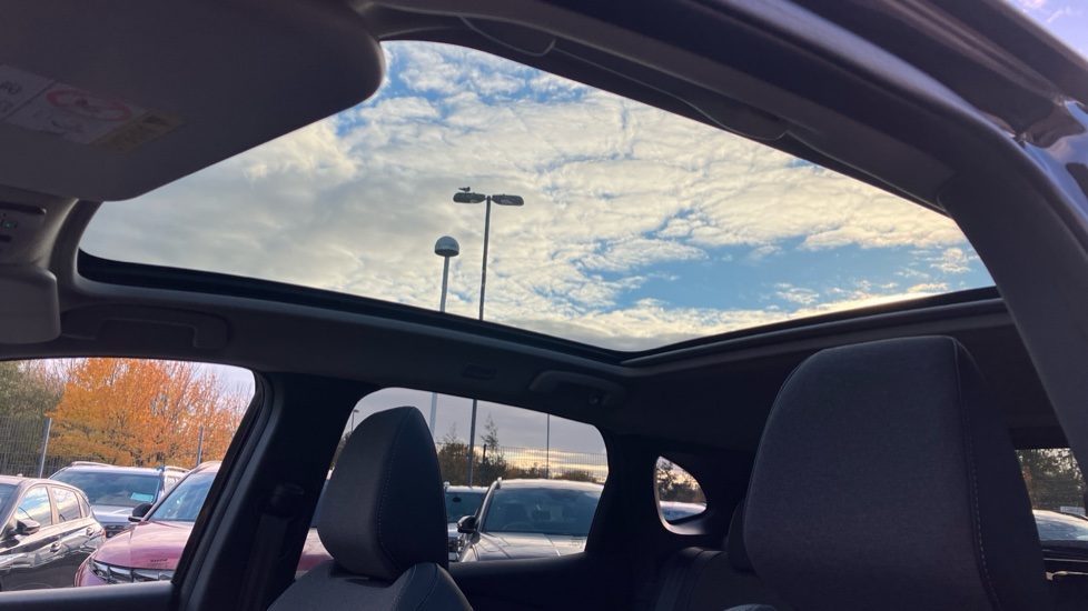 Nissan Qashqai 1.3 DiG-T MH N-Connecta 5dr Petrol Hatchback - Image 25
