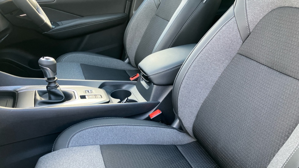 Nissan Qashqai 1.3 DiG-T MH N-Connecta 5dr Petrol Hatchback - Image 26