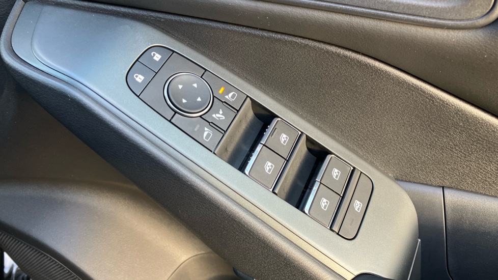 Nissan Qashqai 1.3 DiG-T MH N-Connecta 5dr Petrol Hatchback - Image 31