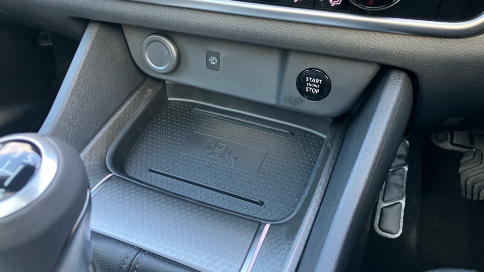 Nissan Qashqai 1.3 DiG-T MH N-Connecta 5dr Petrol Hatchback - Image 35