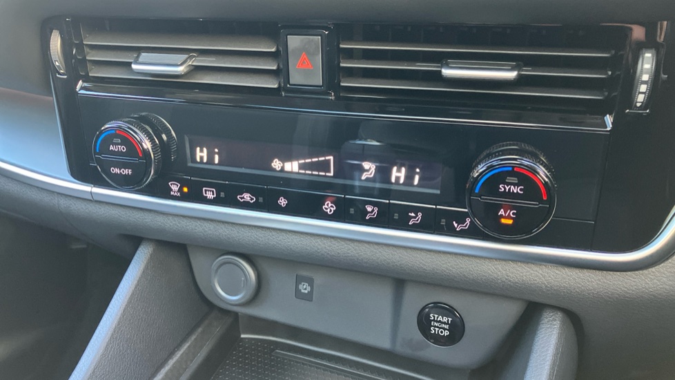 Nissan Qashqai 1.3 DiG-T MH N-Connecta 5dr Petrol Hatchback - Image 36