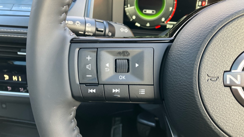 Nissan Qashqai 1.3 DiG-T MH N-Connecta 5dr Petrol Hatchback - Image 38