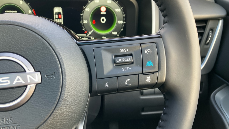 Nissan Qashqai 1.3 DiG-T MH N-Connecta 5dr Petrol Hatchback - Image 39