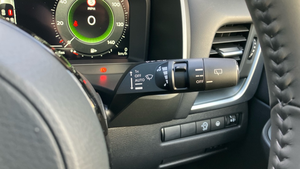 Nissan Qashqai 1.3 DiG-T MH N-Connecta 5dr Petrol Hatchback - Image 40