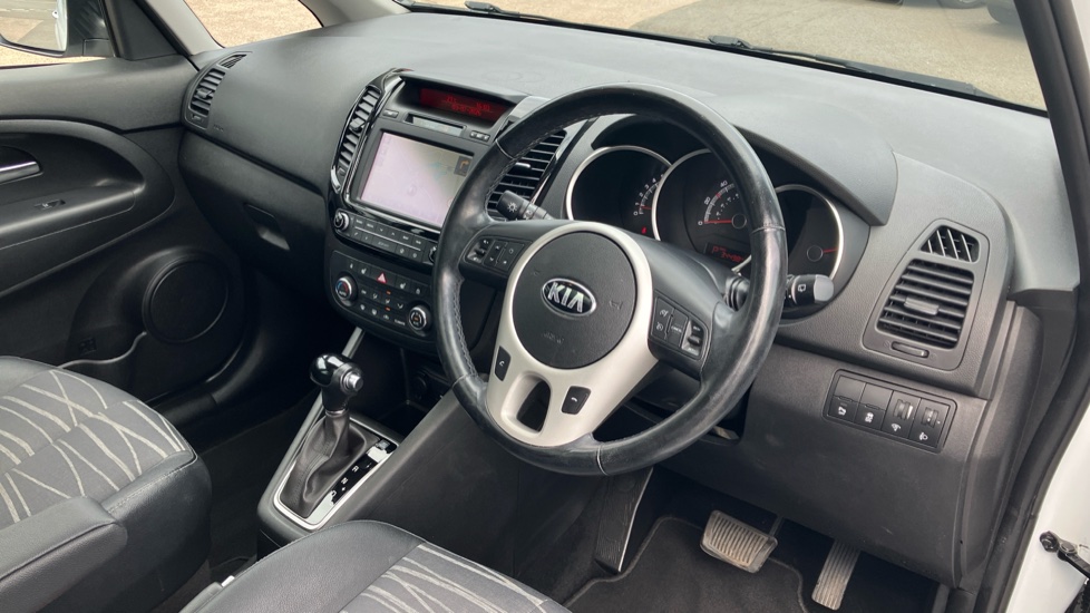 Kia Venga 1.6 4 5dr Auto [6] Petrol Hatchback - Image 11