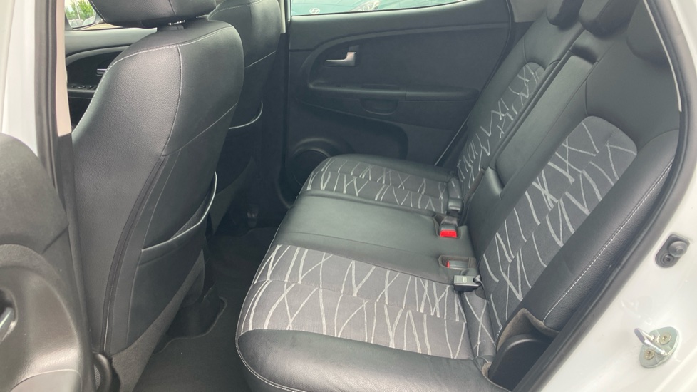 Kia Venga 1.6 4 5dr Auto [6] Petrol Hatchback - Image 16