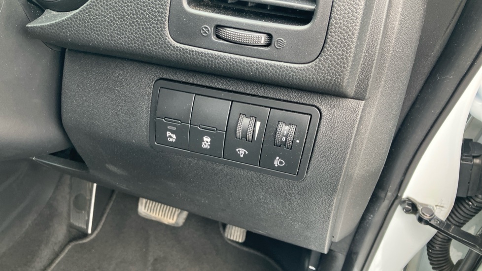 Kia Venga 1.6 4 5dr Auto [6] Petrol Hatchback - Image 33