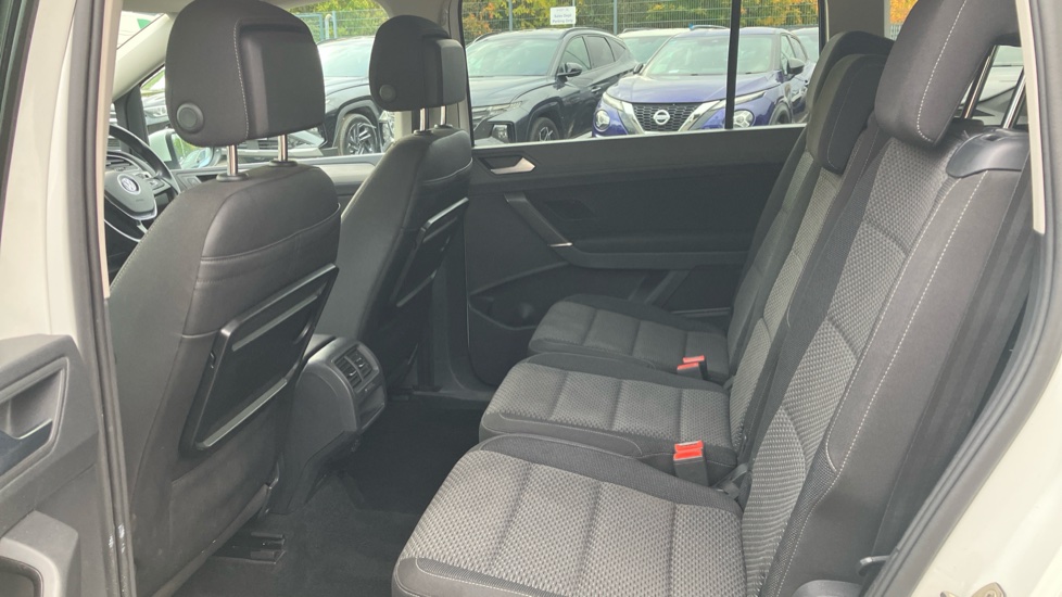 Volkswagen Touran 1.6 TDI SE 5dr Diesel Estate - Image 16