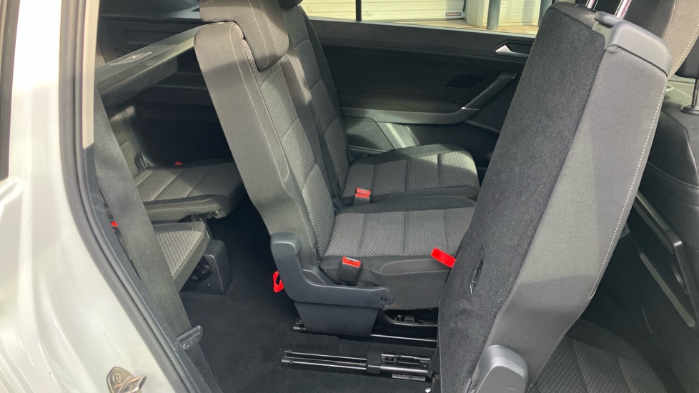 Volkswagen Touran 1.6 TDI SE 5dr Diesel Estate - Image 22