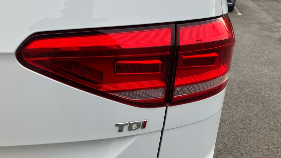Volkswagen Touran 1.6 TDI SE 5dr Diesel Estate - Image 23