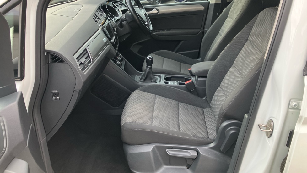 Volkswagen Touran 1.6 TDI SE 5dr Diesel Estate - Image 25