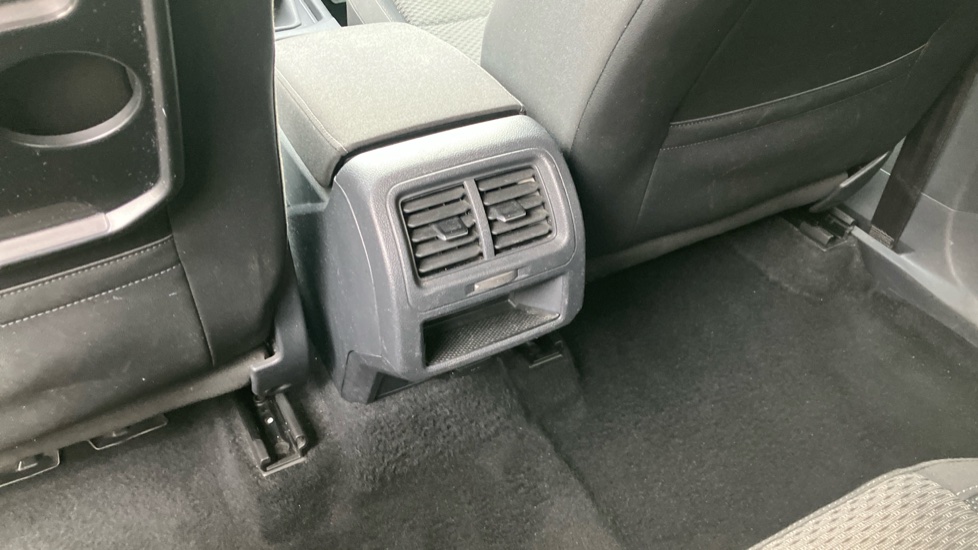 Volkswagen Touran 1.6 TDI SE 5dr Diesel Estate - Image 30