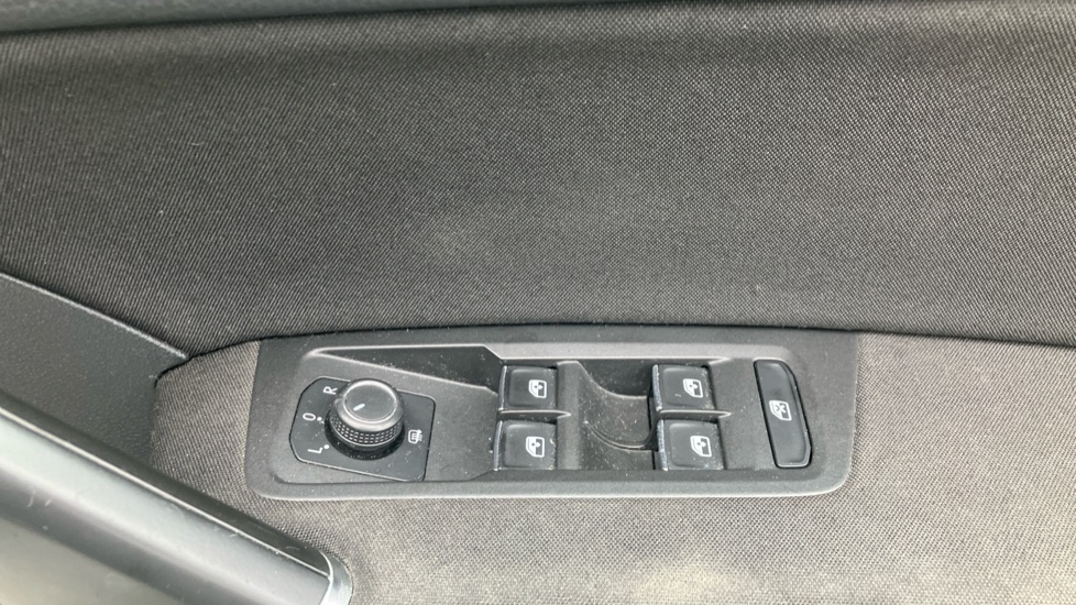 Volkswagen Touran 1.6 TDI SE 5dr Diesel Estate - Image 31