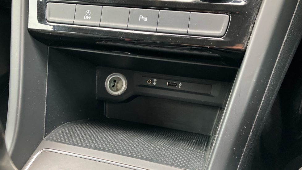Volkswagen Touran 1.6 TDI SE 5dr Diesel Estate - Image 35