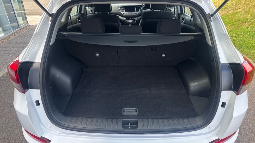 Hyundai TUCSON 1.6 GDi Blue Drive SE Nav 5dr 2WD Petrol Estate - Image 4
