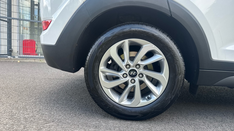 Hyundai TUCSON 1.6 GDi Blue Drive SE Nav 5dr 2WD Petrol Estate - Image 7