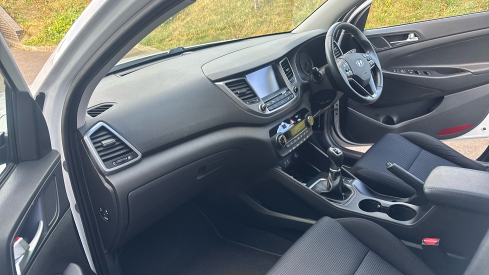 Hyundai TUCSON 1.6 GDi Blue Drive SE Nav 5dr 2WD Petrol Estate - Image 9