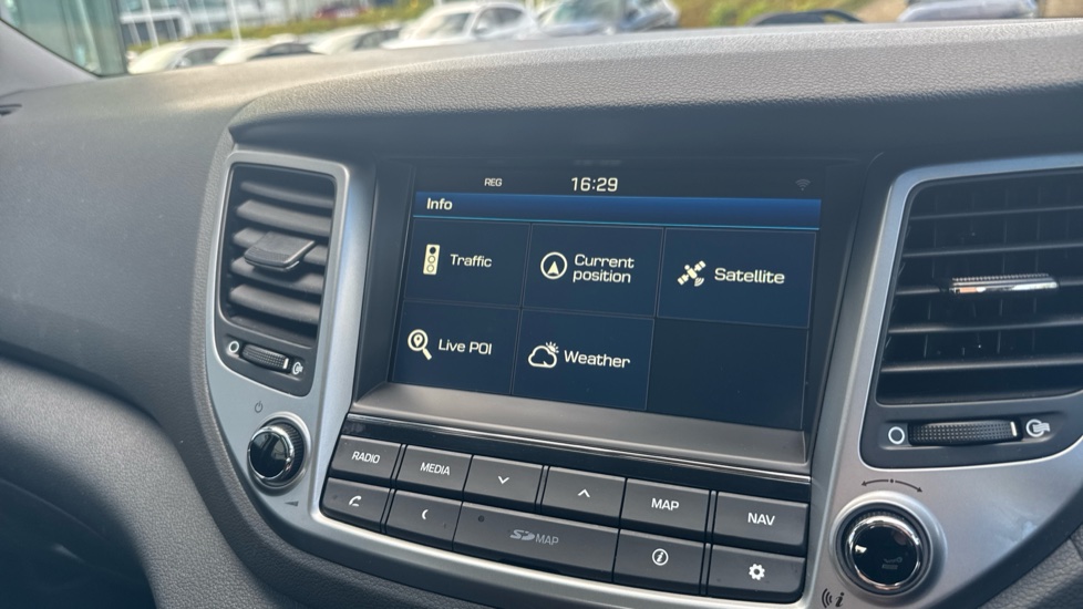 Hyundai TUCSON 1.6 GDi Blue Drive SE Nav 5dr 2WD Petrol Estate - Image 12