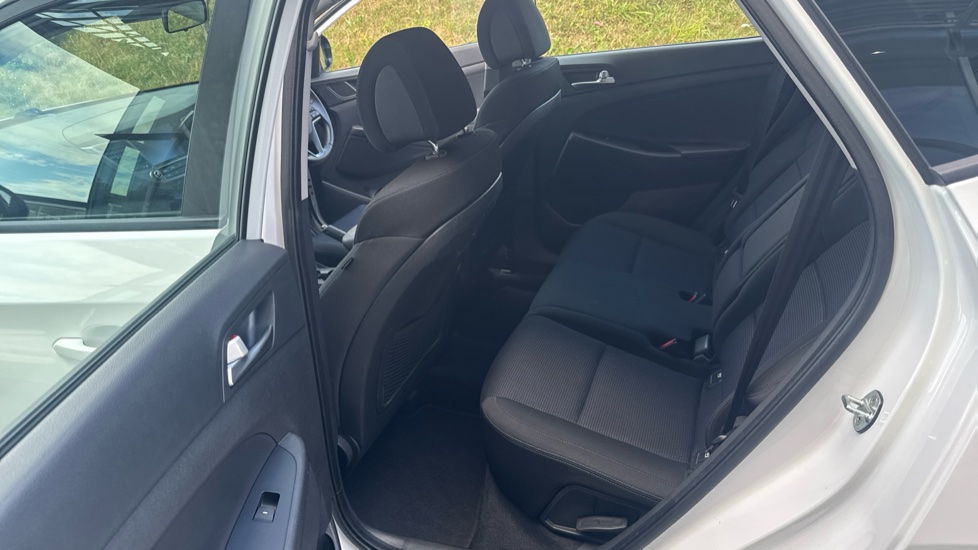 Hyundai TUCSON 1.6 GDi Blue Drive SE Nav 5dr 2WD Petrol Estate - Image 16