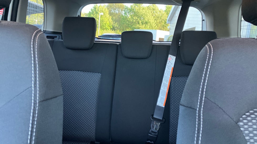 Suzuki Vitara 1.6 SZ-T 5dr Petrol Estate - Image 15