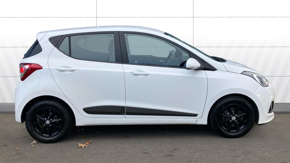 Hyundai i10 1.0 Blue Drive Premium 5dr Petrol Hatchback - Image 5