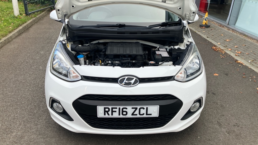 Hyundai i10 1.0 Blue Drive Premium 5dr Petrol Hatchback - Image 8