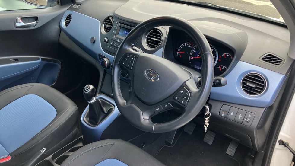 Hyundai i10 1.0 Blue Drive Premium 5dr Petrol Hatchback - Image 11