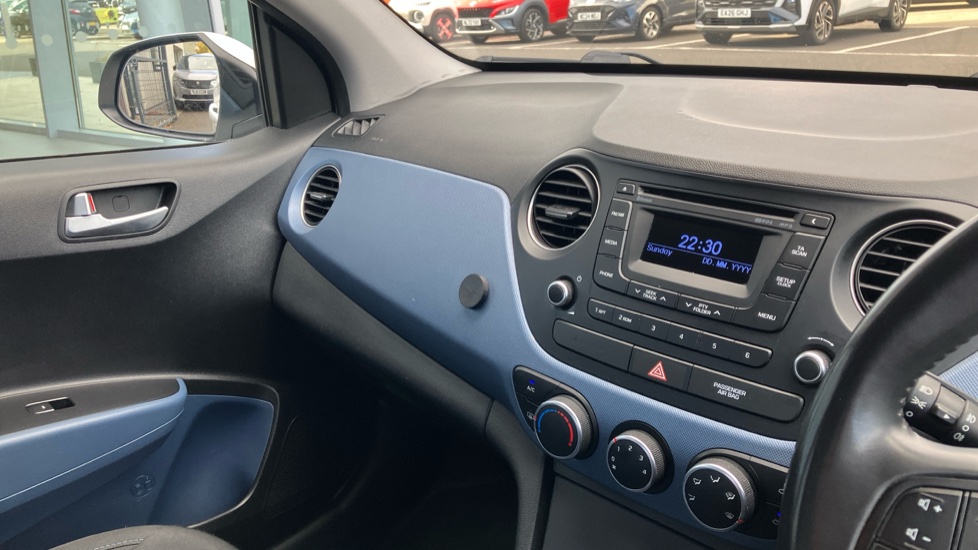 Hyundai i10 1.0 Blue Drive Premium 5dr Petrol Hatchback - Image 14
